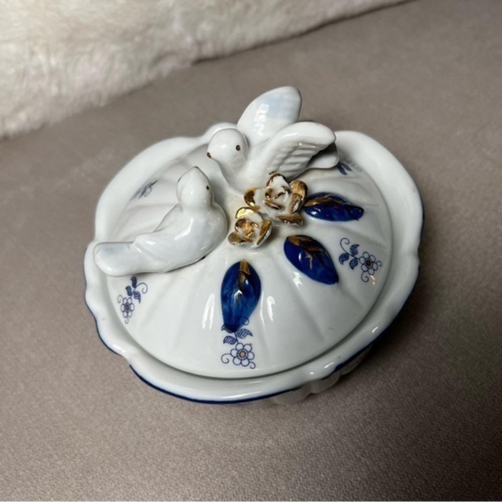Vintage Porcelain Jewelry Bird Trinket Box Hand Painted